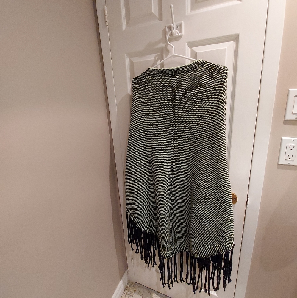 Dear Cashmere | Poncho - Picture 14 of 14